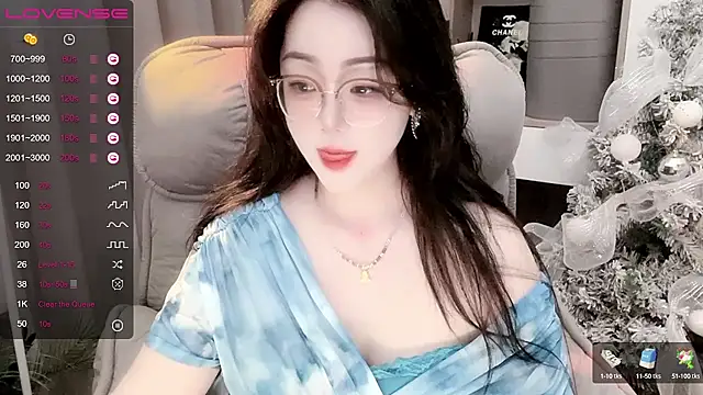 Snapshot of Monica-888 chatting on 09-09-25, 05:07 Monica-888 online show from 09-09-25, 05:07