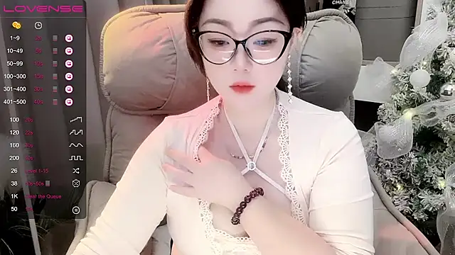 Snapshot of Monica-888 chatting on 09-11-25, 05:40 Monica-888 online show from 09-11-25, 05:40