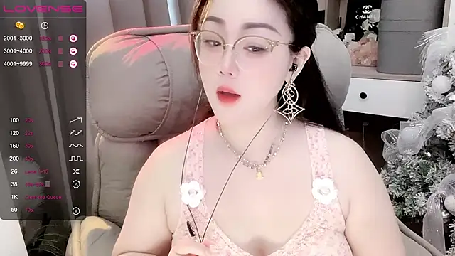 Snapshot of Monica-888 chatting on 10-07-25, 06:21 Monica-888 online show from 10-07-25, 06:21