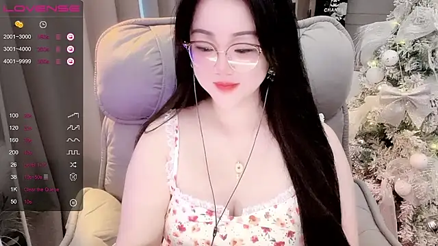 Snapshot of Monica-888 chatting on 10-15-25, 05:18 Monica-888 online show from 10-15-25, 05:18