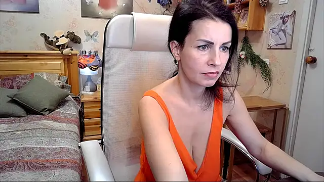 Snapshot of Kendra_Mom chatting on 02-22-25, 05:46 Kendra Mom online show from 02-22-25, 05:46