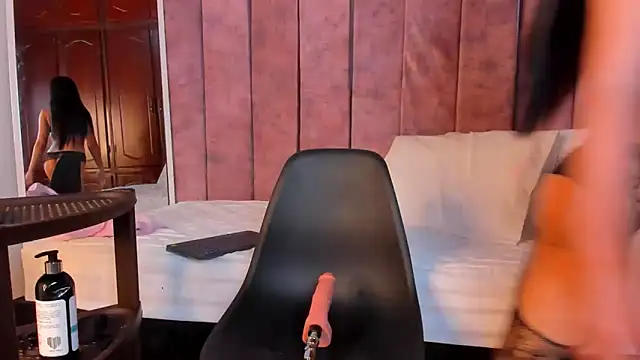 Snapshot of SelenaGmez chatting on 02-11-26, 12:10 SelenaGmez online show from 02-11-26, 12:10