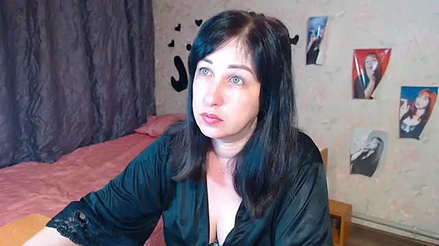 Snapshot of JillStevens chatting on 09-17-25, 11:28 JillStevens online show from 09-17-25, 11:28