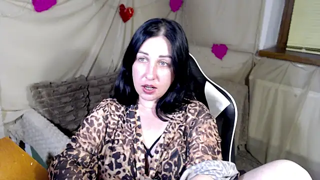 Snapshot of JillStevens chatting on 06-08-26, 05:57 JillStevens online show from 06-08-26, 05:57