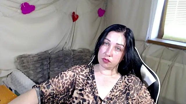 Snapshot of JillStevens chatting on 06-12-26, 06:56 JillStevens online show from 06-12-26, 06:56