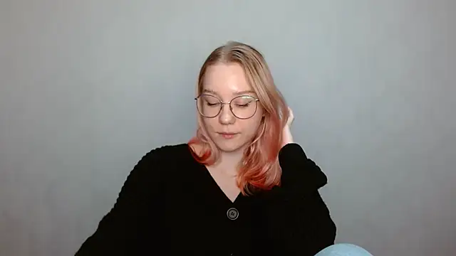 Snapshot of cindi_hot chatting on 12-16-24, 12:06 cindi hot online show from 12-16-24, 12:06