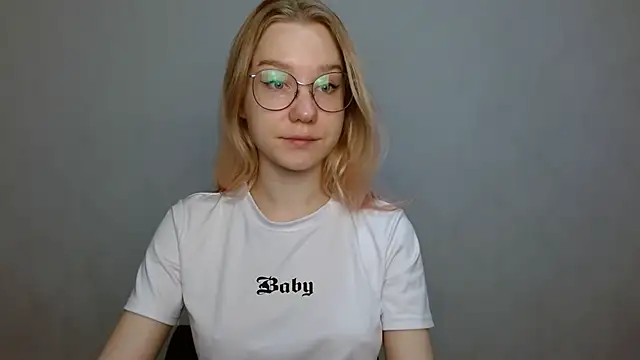 Snapshot of cindi_hot chatting on 01-13-25, 10:14 cindi hot online show from 01-13-25, 10:14