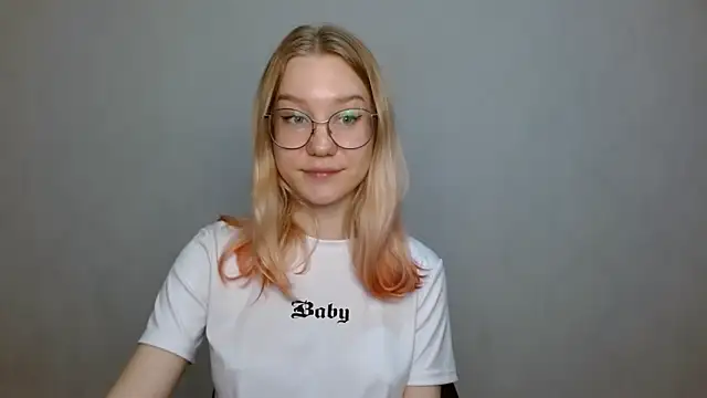 Snapshot of cindi_hot chatting on 01-13-25, 01:17 cindi hot online show from 01-13-25, 01:17