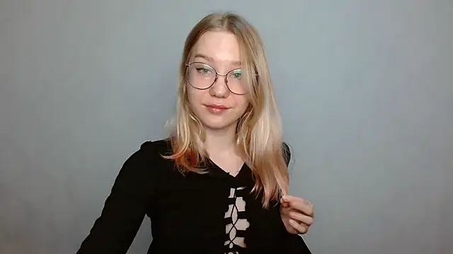 Snapshot of cindi_hot chatting on 02-06-25, 12:05 cindi hot online show from 02-06-25, 12:05