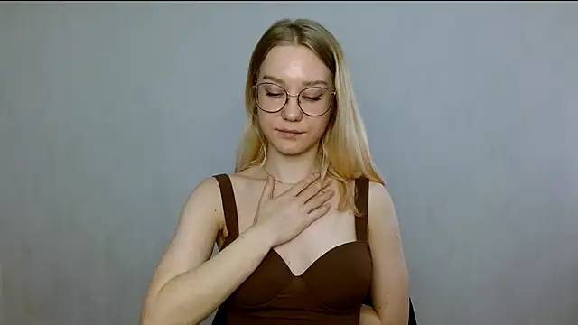 Snapshot of cindi_hot chatting on 02-26-25, 07:42 cindi hot online show from 02-26-25, 07:42