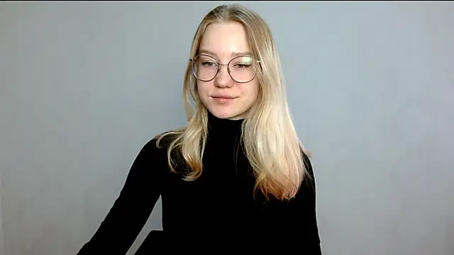 Snapshot of cindi_hot chatting on 03-06-25, 08:30 cindi hot online show from 03-06-25, 08:30