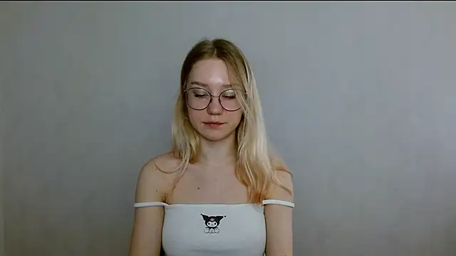 Snapshot of cindi_hot chatting on 03-08-25, 09:17 cindi hot online show from 03-08-25, 09:17