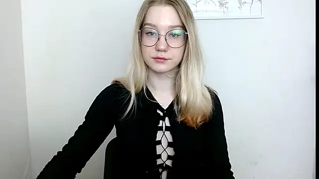 Snapshot of cindi_hot chatting on 03-21-25, 08:28 cindi hot online show from 03-21-25, 08:28