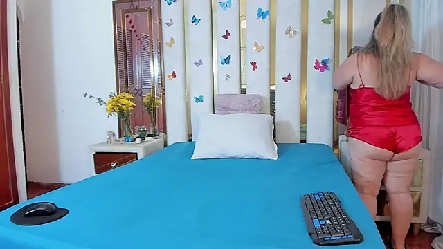 AnyelaGitanaMature online show from 04-28-26, 03:00