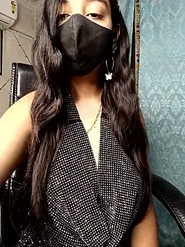 Snapshot of Parinaaz18 chatting on 12-15-25, 01:43 Parinaaz18 online show from 12-15-25, 01:43