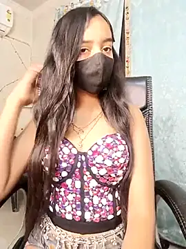 Snapshot of Parinaaz18 chatting on 12-22-25, 01:13 Parinaaz18 online show from 12-22-25, 01:13