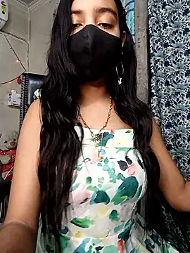 Snapshot of Parinaaz18 chatting on 01-13-26, 01:22 Parinaaz18 online show from 01-13-26, 01:22