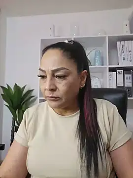 Snapshot of Gina_Myers chatting on 05-17-26, 03:37 Gina Myers online show from 05-17-26, 03:37