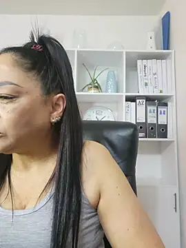 Snapshot of Gina_Myers chatting on 05-22-26, 04:08 Gina Myers online show from 05-22-26, 04:08