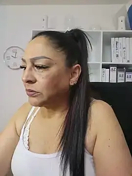 Snapshot of Gina_Myers chatting on 05-28-26, 03:04 Gina Myers online show from 05-28-26, 03:04