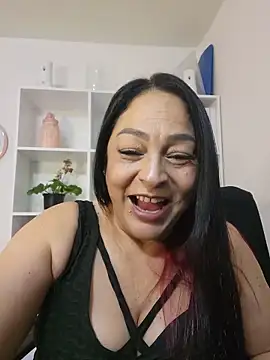 Snapshot of Gina_Myers chatting on 06-05-26, 04:08 Gina Myers online show from 06-05-26, 04:08