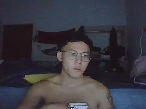 Snapshot of ZHIIz chatting on 12-18-25, 01:06 ZHIIz online show from 12-18-25, 01:06