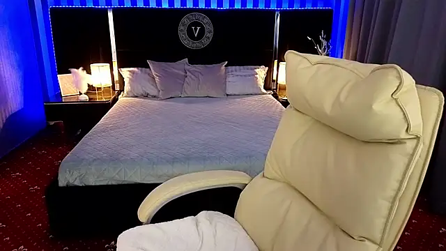 Snapshot of Lexi_Si chatting on 10-21-25, 08:37 Lexi Si online show from 10-21-25, 08:37