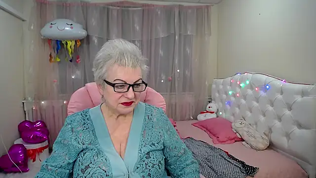 Snapshot of KayleSmoll chatting on 01-25-25, 01:32 KayleSmoll online show from 01-25-25, 01:32