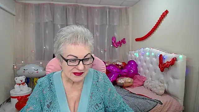 Snapshot of KayleSmoll chatting on 01-31-25, 10:42 KayleSmoll online show from 01-31-25, 10:42