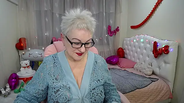 Snapshot of KayleSmoll chatting on 02-15-25, 01:31 KayleSmoll online show from 02-15-25, 01:31