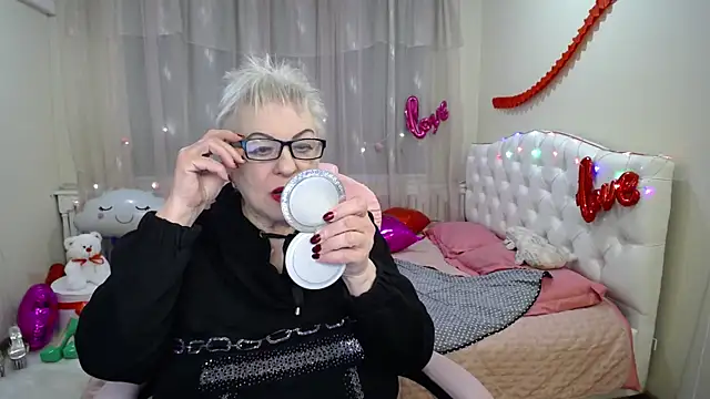 Snapshot of KayleSmoll chatting on 02-19-25, 04:55 KayleSmoll online show from 02-19-25, 04:55