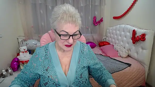 Snapshot of KayleSmoll chatting on 03-09-25, 04:49 KayleSmoll online show from 03-09-25, 04:49