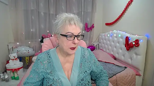 Snapshot of KayleSmoll chatting on 03-12-25, 01:36 KayleSmoll online show from 03-12-25, 01:36