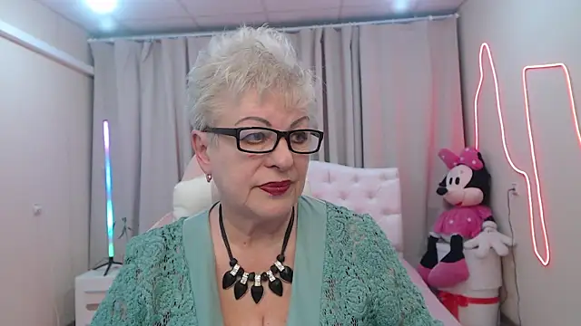 Snapshot of KayleSmoll chatting on 05-19-26, 06:36 KayleSmoll online show from 05-19-26, 06:36