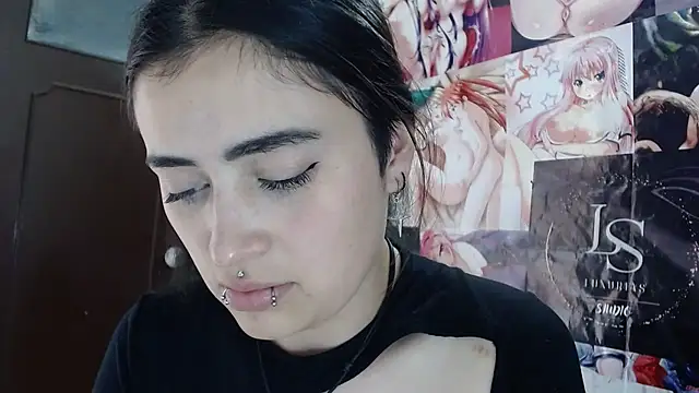 Snapshot of Nylaahh_ chatting on 10-11-25, 07:23 Nylaahh online show from 10-11-25, 07:23