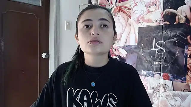 Snapshot of Nylaahh_ chatting on 10-17-25, 07:16 Nylaahh online show from 10-17-25, 07:16