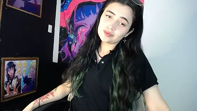 Snapshot of Nylaahh_ chatting on 10-18-25, 08:31 Nylaahh online show from 10-18-25, 08:31