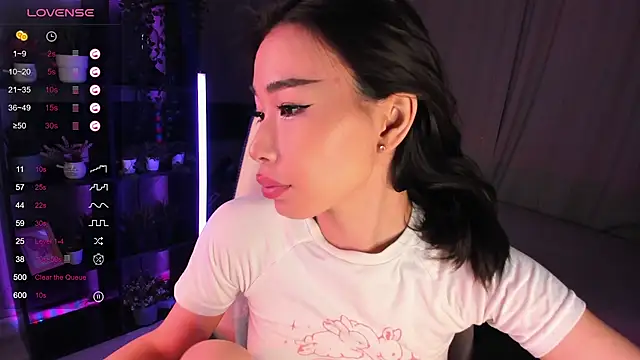 Snapshot of sensualily chatting on 11-05-25, 03:23 sensualily online show from 11-05-25, 03:23