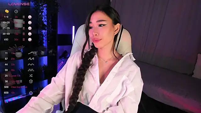 Snapshot of sensualily chatting on 11-06-25, 03:35 sensualily online show from 11-06-25, 03:35