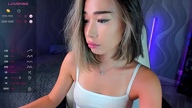 Snapshot of sensualily chatting on 07-23-26, 03:32 sensualily online show from 07-23-26, 03:32