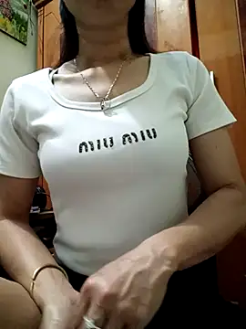 Snapshot of YunLem chatting on 03-06-25, 01:05 YunLem online show from 03-06-25, 01:05