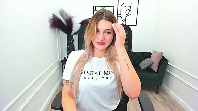 SelenaeMoore online show from 09-28-25, 07:41