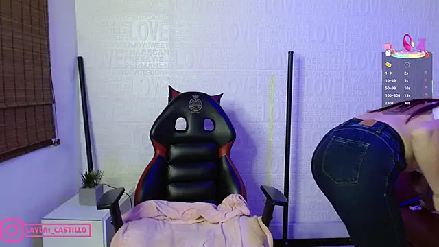 Snapshot of Layla_castilloo chatting on 03-15-25, 07:16 Layla castilloo online show from 03-15-25, 07:16