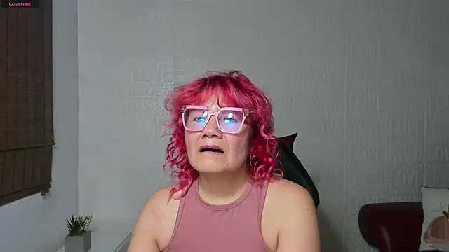 Snapshot of Layla_castilloo chatting on 03-20-25, 08:08 Layla castilloo online show from 03-20-25, 08:08