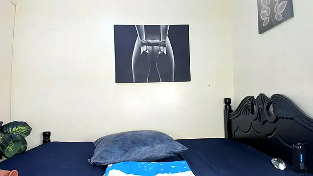 Snapshot of Riya_xXx chatting on 02-15-26, 12:25 Riya xXx online show from 02-15-26, 12:25