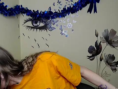 Snapshot of StrangerGi chatting on 01-23-25, 01:13 StrangerGi online show from 01-23-25, 01:13