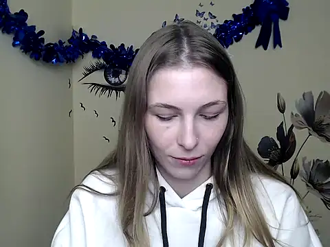 Snapshot of StrangerGi chatting on 02-05-25, 04:14 StrangerGi online show from 02-05-25, 04:14