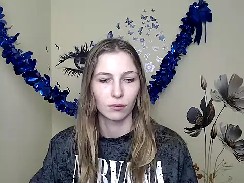 Snapshot of StrangerGi chatting on 02-10-25, 01:11 StrangerGi online show from 02-10-25, 01:11