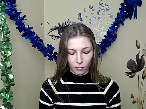 Snapshot of StrangerGi chatting on 02-11-25, 01:20 StrangerGi online show from 02-11-25, 01:20