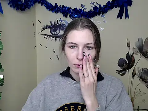 Snapshot of StrangerGi chatting on 02-18-25, 01:22 StrangerGi online show from 02-18-25, 01:22